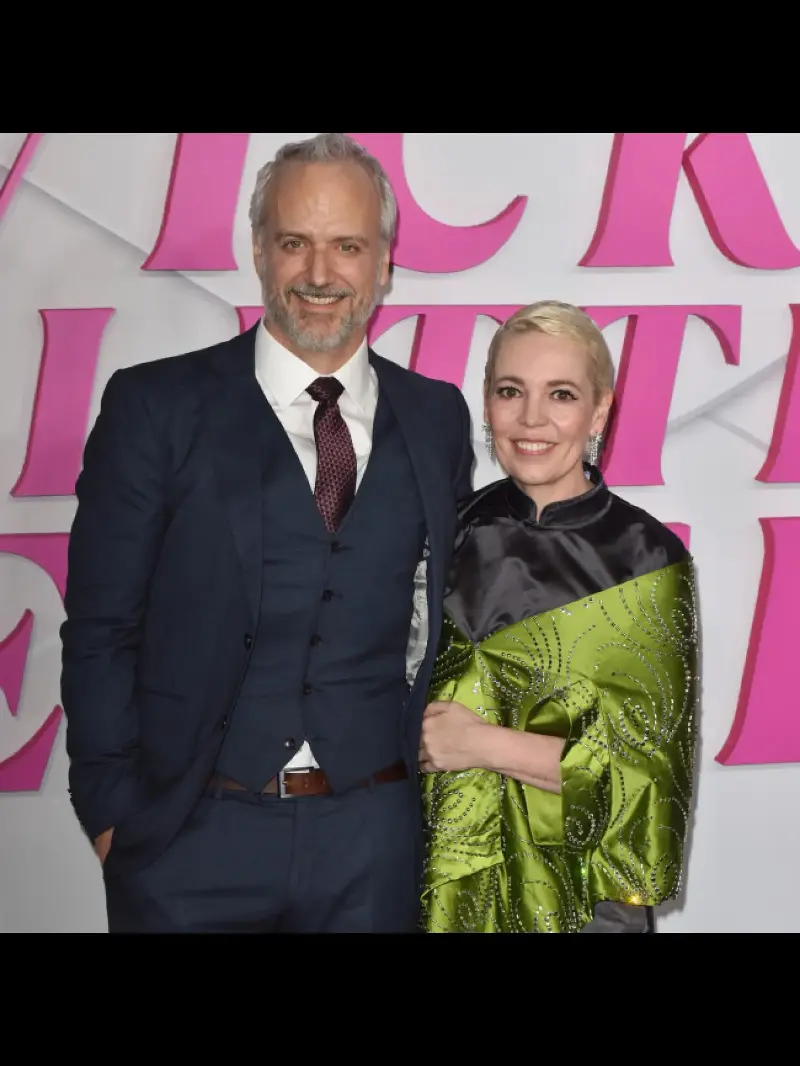 Olivia Colman cuenta el secreto de su largo matrimonio con Ed Sinclair