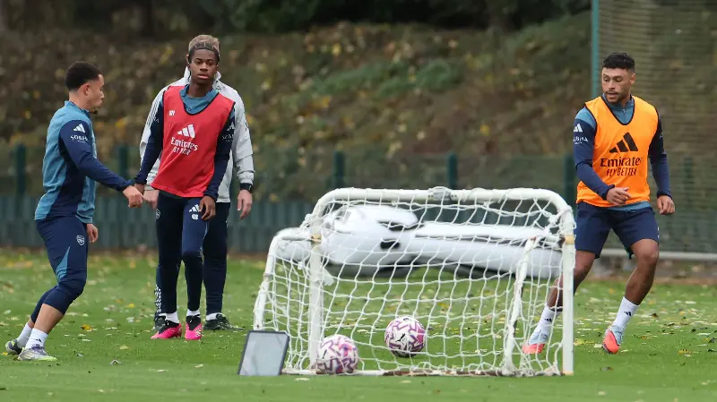 Midfielder praises 'impressive' and 'sharp' Gabriel Jesus