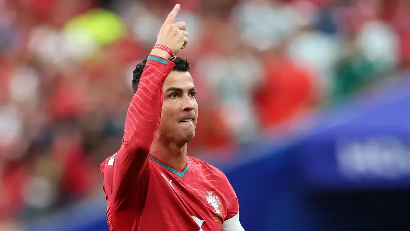 Cristiano Ronaldo, icono del Manchester United, protagonizará una nueva serie de televisión sobre el fútbol británico junto a Thierry Henry