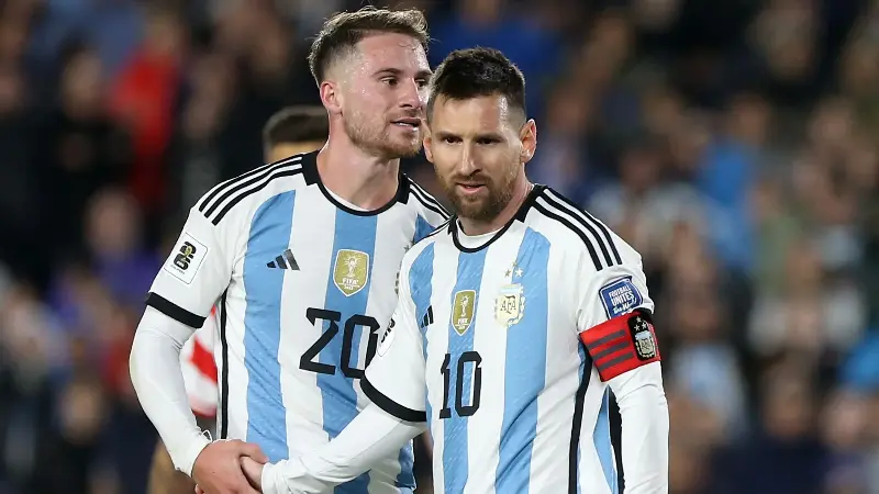 Alexis Mac Allister explica por qué es «muy difícil aprender de» Lionel Messi y afirma que «no habrá otro» jugador como el mejor de todos los tiempos de Argentina