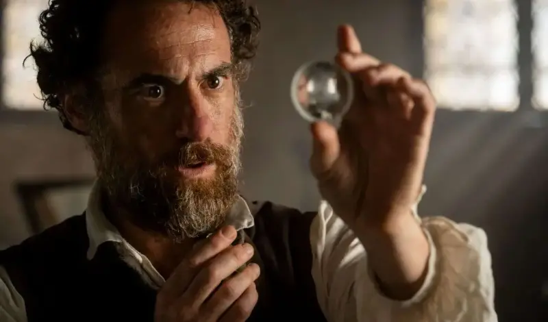 Elio Germano se enfrenta a la Inquisición en la piel de Galileo Galilei