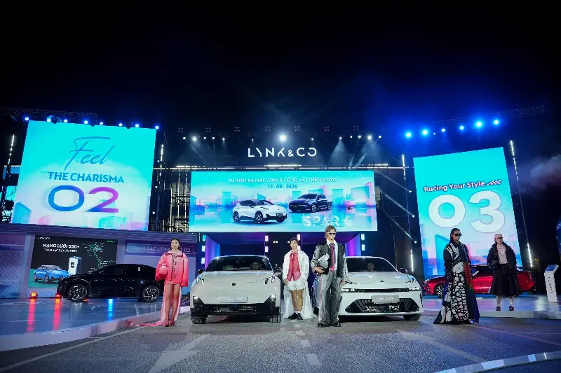 The Lynk & Co 02 and 03 duo have been launched, priced from 818 and 739 million VND respectively - Image 1.