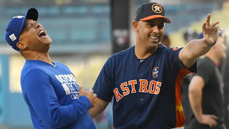 ¿Por qué Alex Cora salió de los Houston Astros y cuál fue su cargo en el equipo?