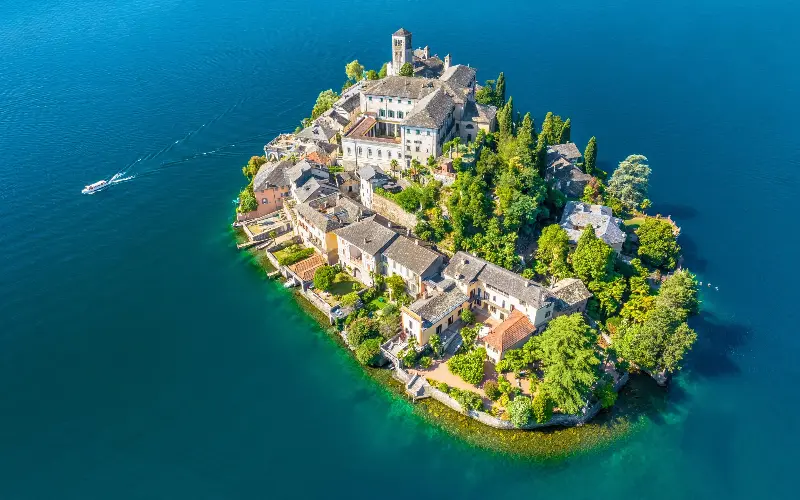 Lake Maggiore, Lake Iseo and Lake Orta all offer different attractions - Susy Mezzanotte; Terre Borromeo