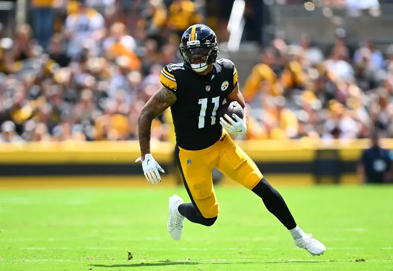 PITTSBURGH, PENNSYLVANIA - SEPTEMBER 13:  Michael Pittman Jr. #11 of the Pittsburgh Steelers in action during the game against the Atlanta Falcons at Acrisure Stadium on September 13, 2026 in Pittsburgh, Pennsylvania. (Photo by Joe Sargent/Getty Images)