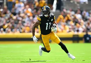 Steelers lose top Aaron Rodgers weapon to injured reserve