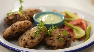 Enjoy chef Ranveer Brar's crispy and delicious poha vada with chutney recipe during monsoon: Here are the steps