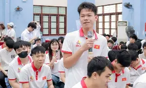 Bac Ninh: Providing labor market information to students.