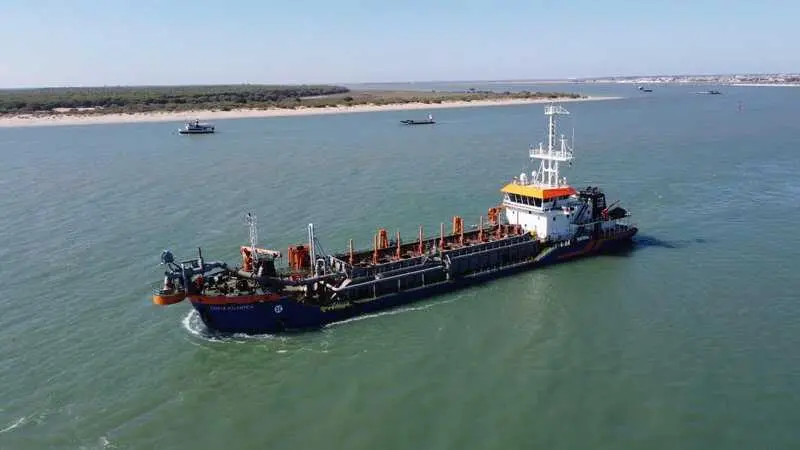 La Autoridad Portuaria inicia el dragado de mantenimiento en siete tramos del canal del Guadalquivir