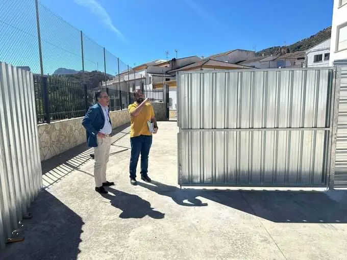 Junta supervisa las nuevas actuaciones de seguridad en el CEIP Nuestra Señora del Rosario de Benaoján