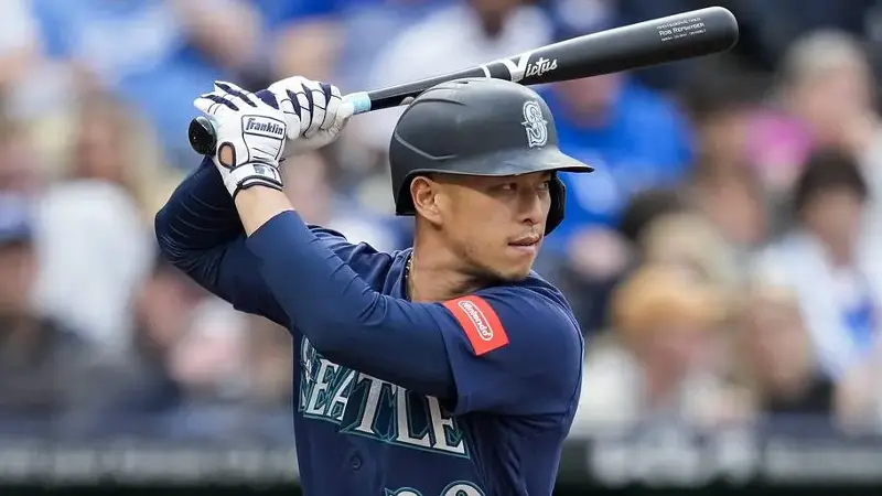 Seattle Mariners designated hitter Rob Refsnyder