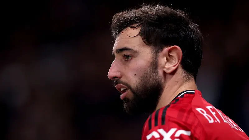 Man Utd plan contract talks with captain