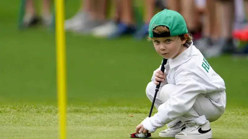 Frankie Fleetwood at 4 years old in 2022, prepares to putt on the No. 5 green.