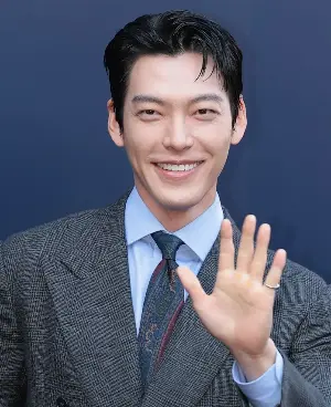 Kim Woo-bin Buys Trunk Full of Perfume for Fan Who Helped Him Land Brand Deal
