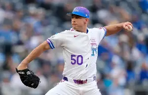 Dodgers acquire former All-Star pitcher from Royals
