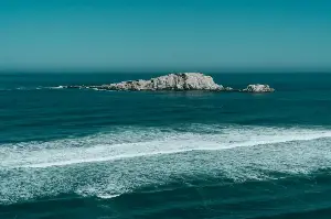 The Pacific Ocean is so vast that every continent, every island, and every desert on Earth could fit inside it with room to spare, which is why calling our planet blue is almost an understatement