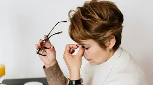 Doctor warns spending 8–10 hours staring at screens daily can seriously affect your eye health, shares prevention tips