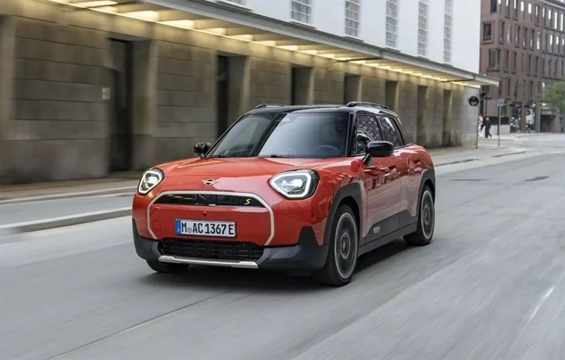 MINI Aceman hướng đến nhóm khách hàng tìm kiếm một chiếc SUV cỡ nhỏ mang phong cách cá tính nhưng vẫn đáp ứng nhu cầu di chuyển hằng ngày.