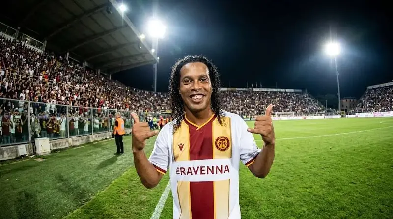 Ronaldinho regresa al fútbol: Italia lo trajo de vuelta