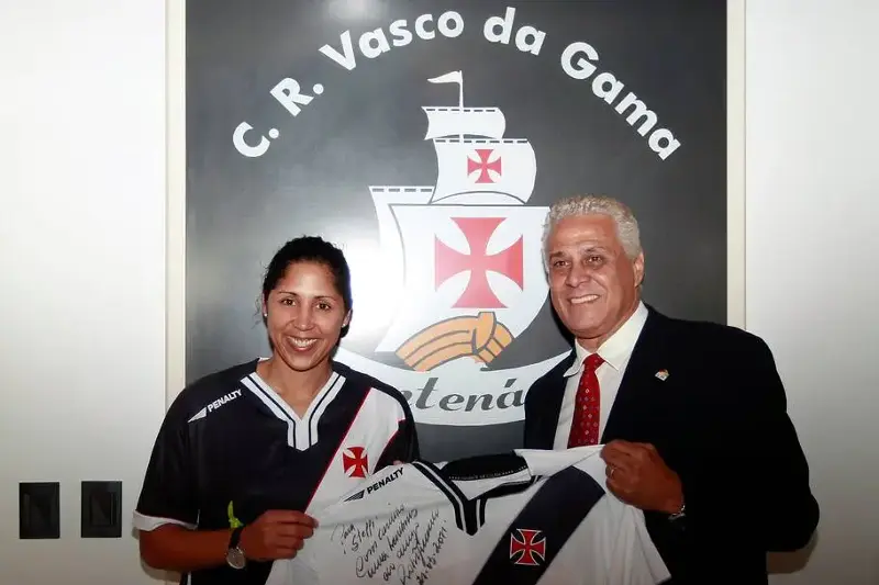 Roberto Dinamite, Steffi Jones