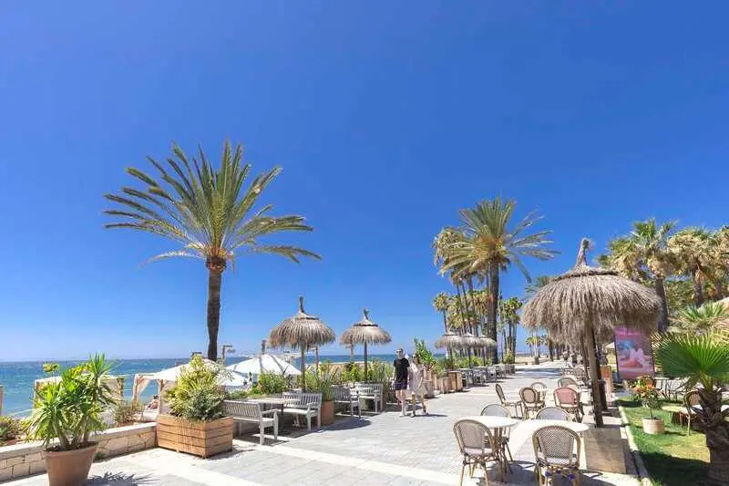 Marbella alcanza un récord de empleo hotelero en julio con 6.559 trabajadores y supera los 97.000 viajeros