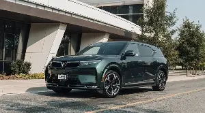 VinFast VF 9: A luxury electric SUV boasting 402 horsepower and discounts of up to 220 million VND.