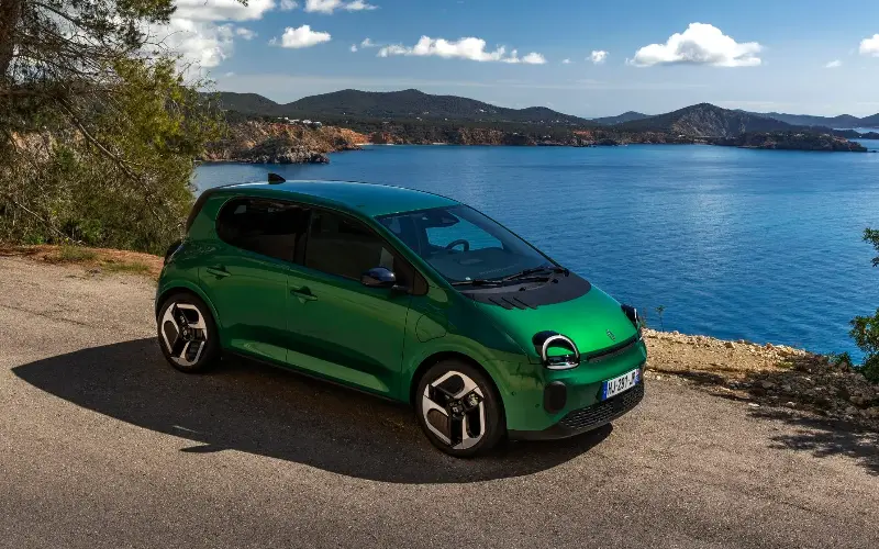 You’ll get further and take more with you in the Twingo E-Tech, but the Super N has a longer warranty