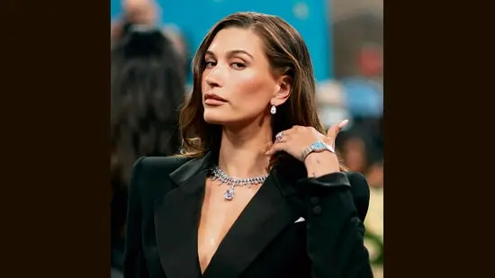 Hailey Bieber, in a necklace centred on a 25-carat diamond. (Getty Images)