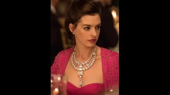 Anne Hathaway in Ocean’s 8, where the plot revolves around the theft of a historic Cartier necklace.