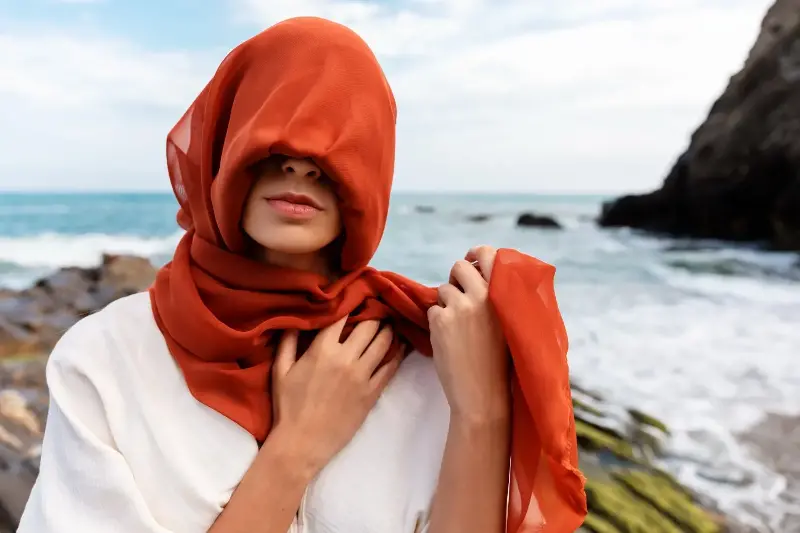 Wear a scarf to avoid direct sun exposure. 