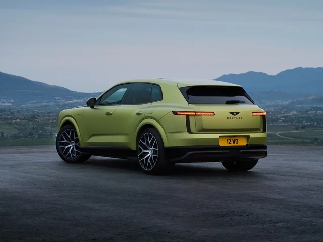 What makes Bentley's first electric SUV so attractive to the wealthy? - Photo 3.