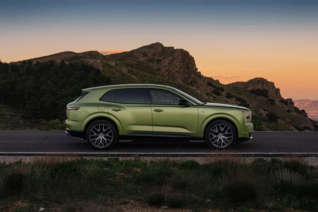 What makes Bentley's first electric SUV so attractive to the wealthy? - Image 1.