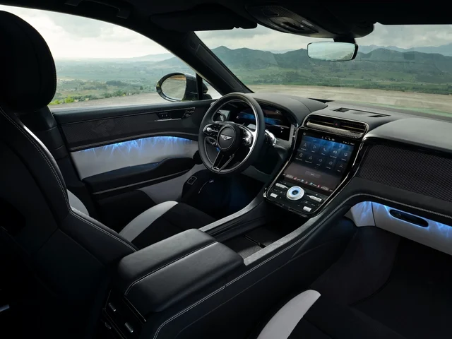 What makes Bentley's first electric SUV so attractive to the wealthy? - Photo 4.