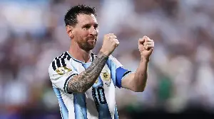 Lionel Messi explica por qué lloró tras marcar el primero de sus tres goles en la victoria de Argentina ante Argelia en el Mundial, y Lionel Scaloni afirma que el «increíble» capitán «será el mejor mientras quiera»