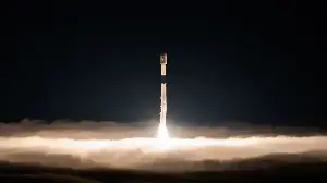 SpaceX sends 27 Starlink satellites to orbit on 100th Falcon rocket launch of the year (video, photos)