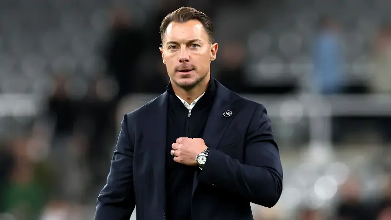 Entre especulaciones sobre su regreso a Arabia Saudí: la afición del Newcastle pone a Yaisle en una situación delicada