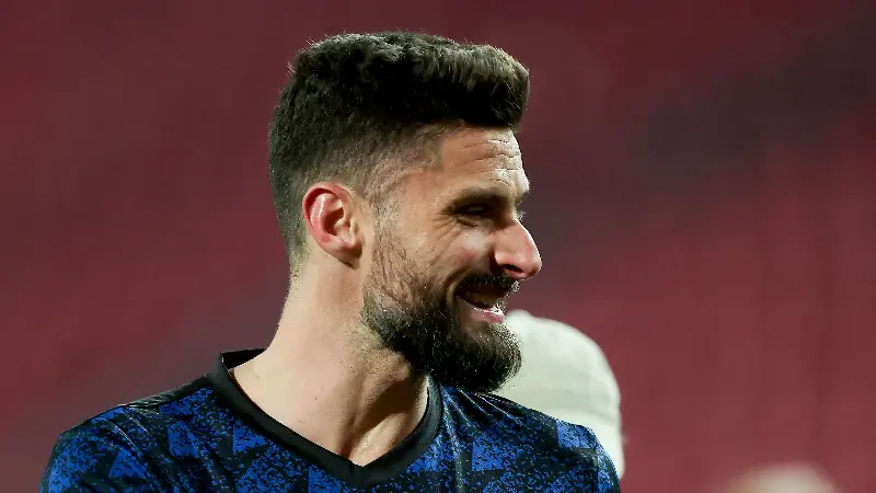 ¡Olivier Giroud sigue adelante! La exestrella del Arsenal y de la selección francesa firma un nuevo contrato para jugar a las órdenes del hijo de Carlo Ancelotti
