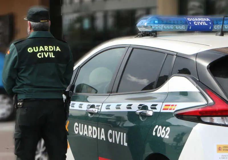 Investigado por agredir a una empleada y robar en un establecimiento de comida rápida en Mijas