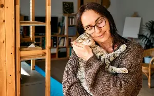 Cuddling your cat ‘can make you more stressed’