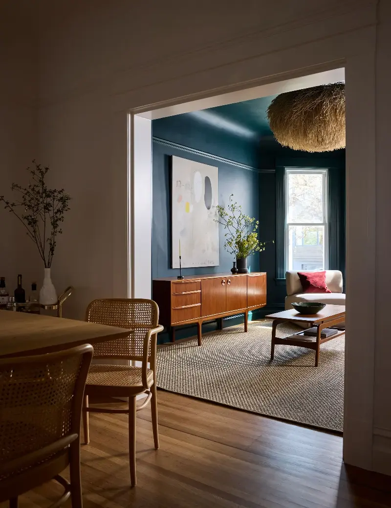 Layers of materials and textures fill the space with tactility, leaving our sense of touch truly satisfied.John Merkl. Design: Clara Jung. Styling: Kay Jaramillo. Architect: Jack Backus. Builder/Contractor: North Bay Construction