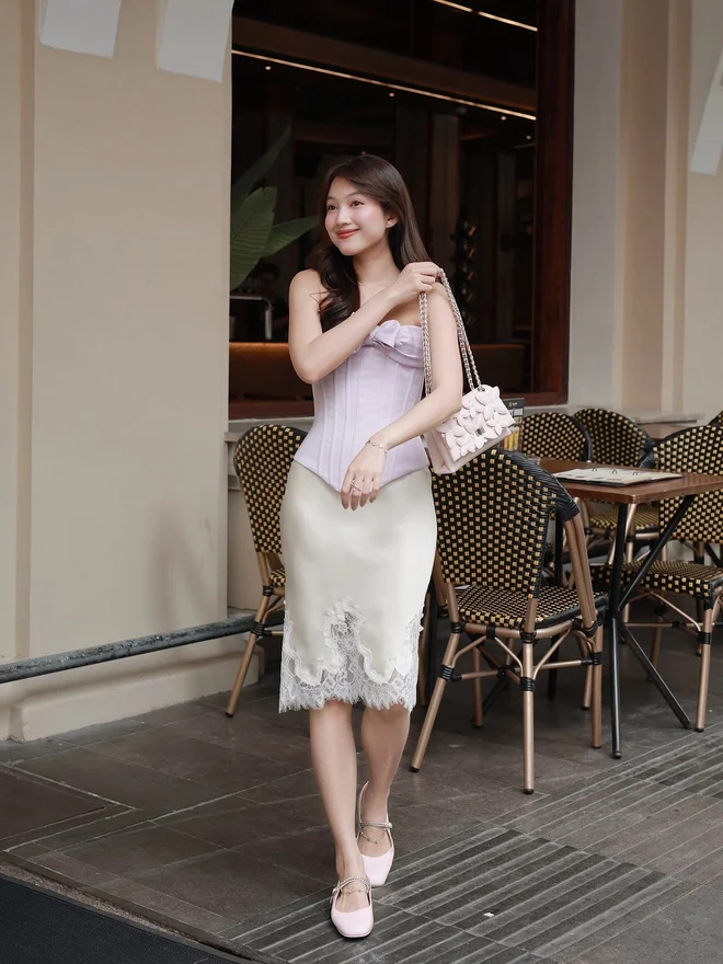 Flat shoes are back, bringing feminine trends to the forefront this fall - Photo 4.
