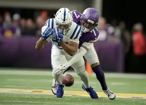 Vikings defense leads Minnesota to 16-10 victory over Colts