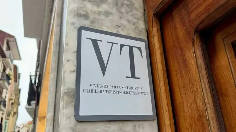 Profesionales de viviendas turísticas advierten de que una tasa turística encarecería el acceso a vacaciones