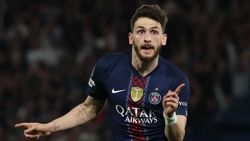 Khvicha Kvaratskhelia (Paris Saint-Germain) 🆕