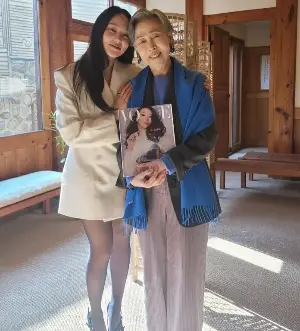 Yerin Ha Appears Grandmother Actress Son Sook Reaction to Bridgerton Season 4 Is Going Viral