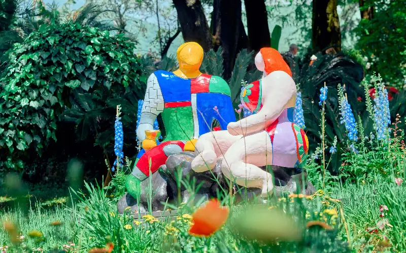 Giardino Botanico Heller has works on display by famous artists