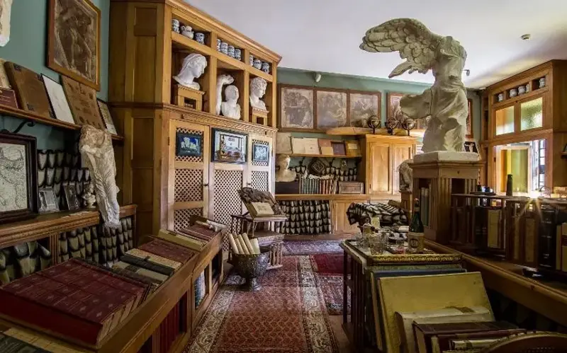 Vittoriale degli Italiani is full of bizarre and curious objects