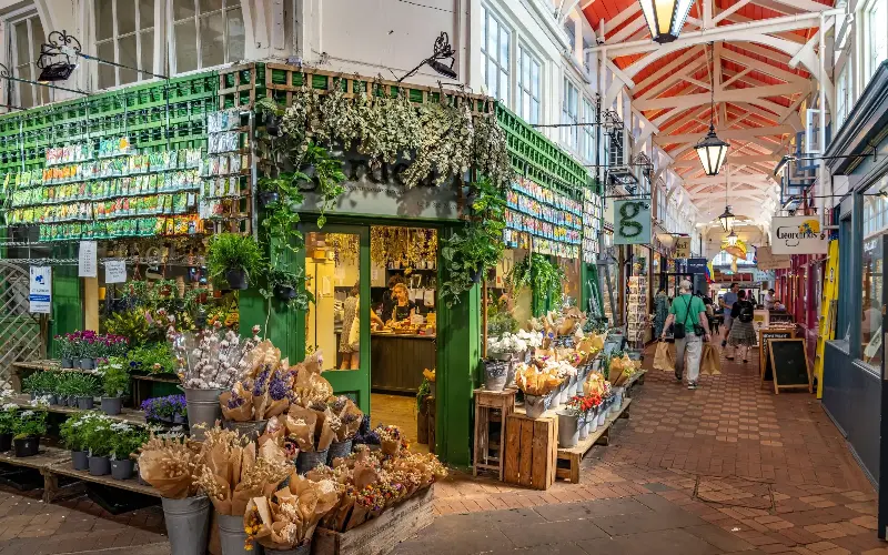 Oxford’s Covered Market is a vibrant spot to grab lunch or pick up high quality produce - Image Professionals GmbH / Alamy