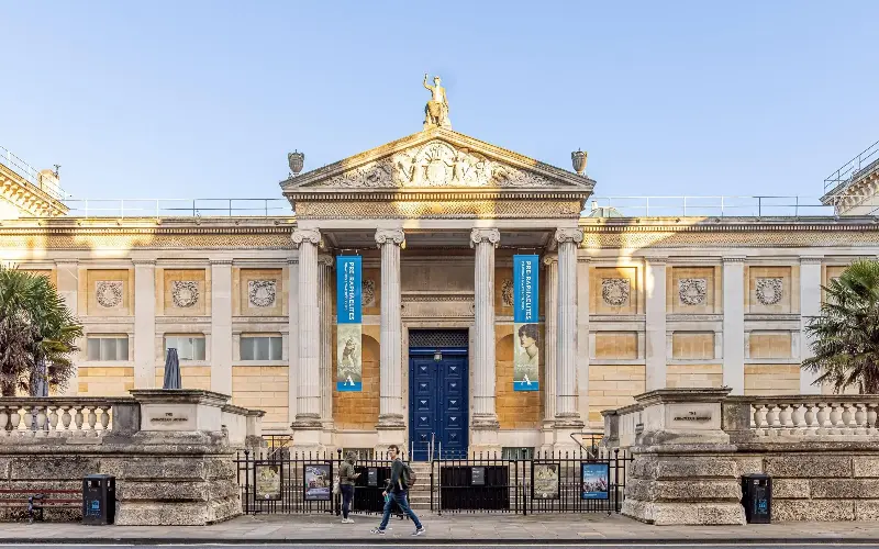 The present Ashmolean building was erected more than 150 years ago - cre8 / Alamy