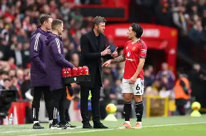 Michael Carrick reveals Lisandro Martinez injury latest as Manchester United dealt blow